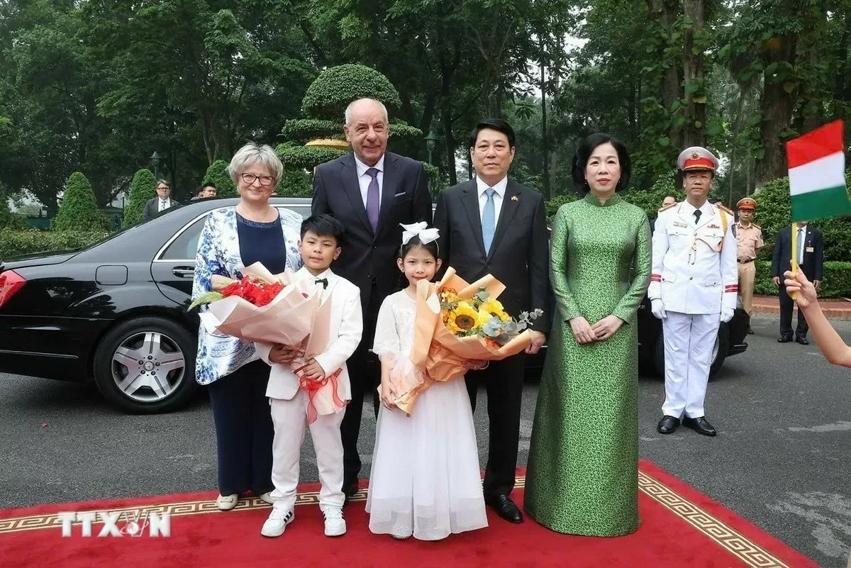 Chủ tịch nước Lương Cường chủ trì lễ đón Tổng thống Hungary