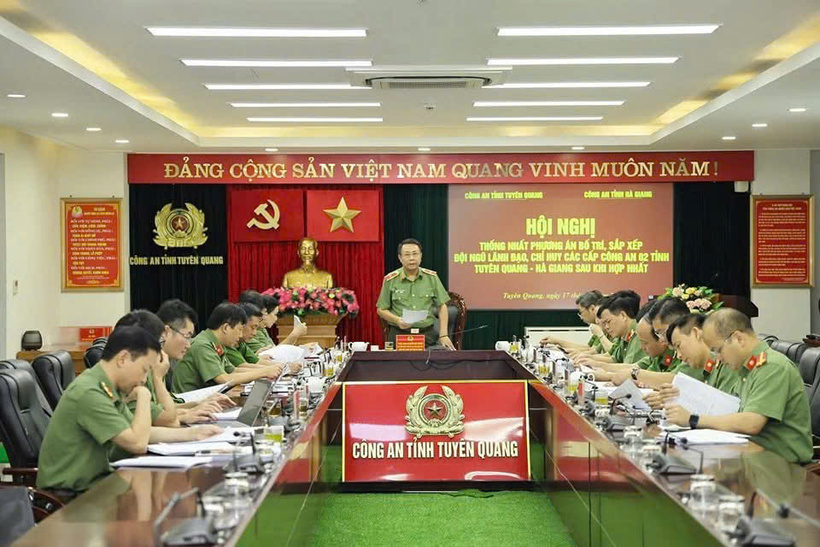 Thiếu tướng Nguyễn Đức Thuận - Bí thư Đảng uỷ, Giám đốc Công an tỉnh Hà Giang phát biểu tại hội nghị. Ảnh: Công an tỉnh Hà Giang.