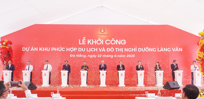 Khởi công dự án Khu phức hợp du lịch và đô thị nghỉ dưỡng Làng Vân quy mô vốn gần 44.000 tỷ đồng (Ảnh: Vũ Lê)