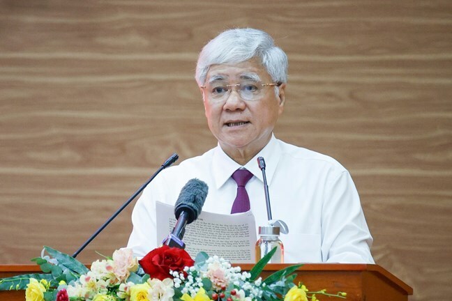 Ông Đỗ Văn Chiến, Ủy viên Bộ Chính trị, Bí thư Trung ương Đảng, Bí thư Đảng ủy Mặt trận Tổ quốc Việt Nam, các đoàn thể Trung ương, Chủ tịch Ủy ban Trung ương Mặt trận Tổ quốc Việt Nam trình bày báo cáo tại cuộc làm việc. Ảnh: Nguyễn Hải