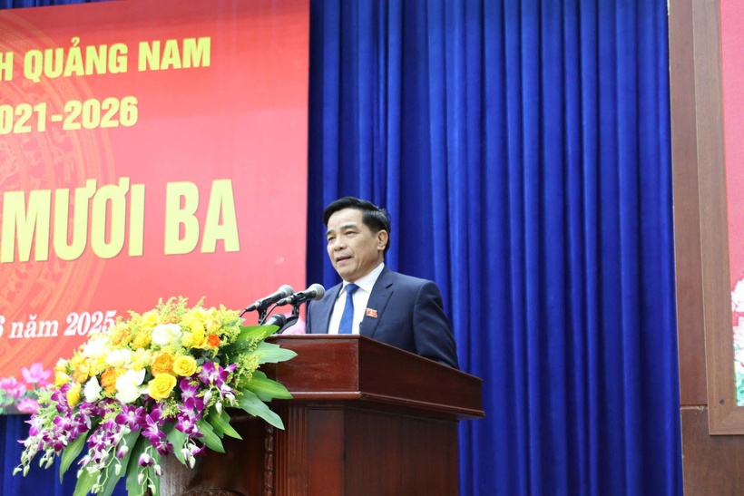Chủ tịch UBND tỉnh Quảng Nam Lê Văn Dũng phát biểu tại Kỳ họp (Ảnh: Nguyễn Dương)