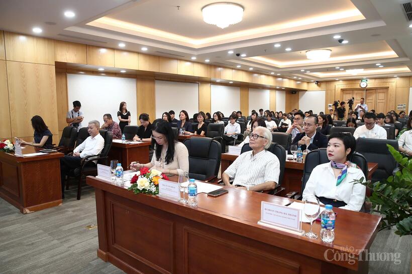Các khách mời tham dự hội thảo
