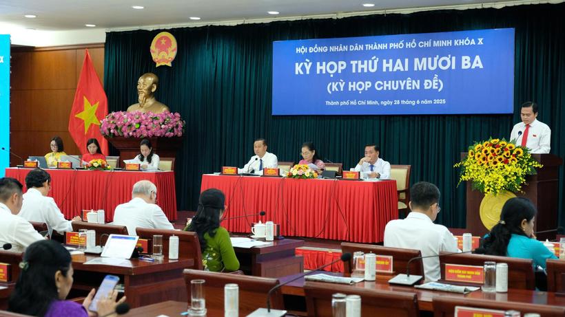 Kỳ họp chuyên đề HĐND TP. Hồ Chí Minh lần thứ 23 tập trung bàn thảo loạt nội dung then chốt chuẩn bị cho giai đoạn hợp nhất và chuyển đổi mô hình chính quyền. Ảnh: Minh Khuê.