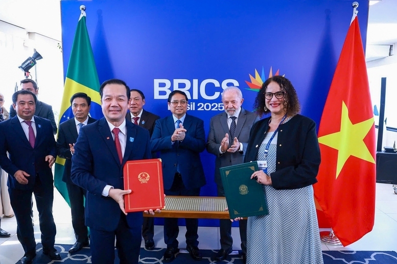 Thủ tướng Chính phủ và Tổng thống Brazil chứng kiến Lễ trao Bản ghi nhớ hợp tác khoa học-công nghệ, đổi mới sáng tạo và chuyển đổi số - Ảnh: VGP/Nhật BắcX