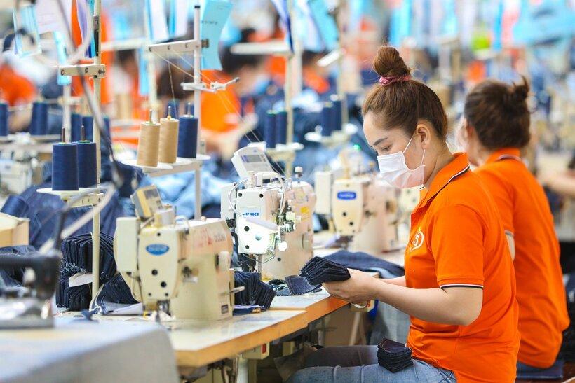Hệ sinh thái tận dụng FTA trong lĩnh vực dệt may sẽ giúp các doanh nghiệp, hiệp hội, ngành hàng, địa phương tận dụng tốt hơn ưu đãi từ UKVFTA cũng như từ các FTA khác. Ảnh: Minh Trung