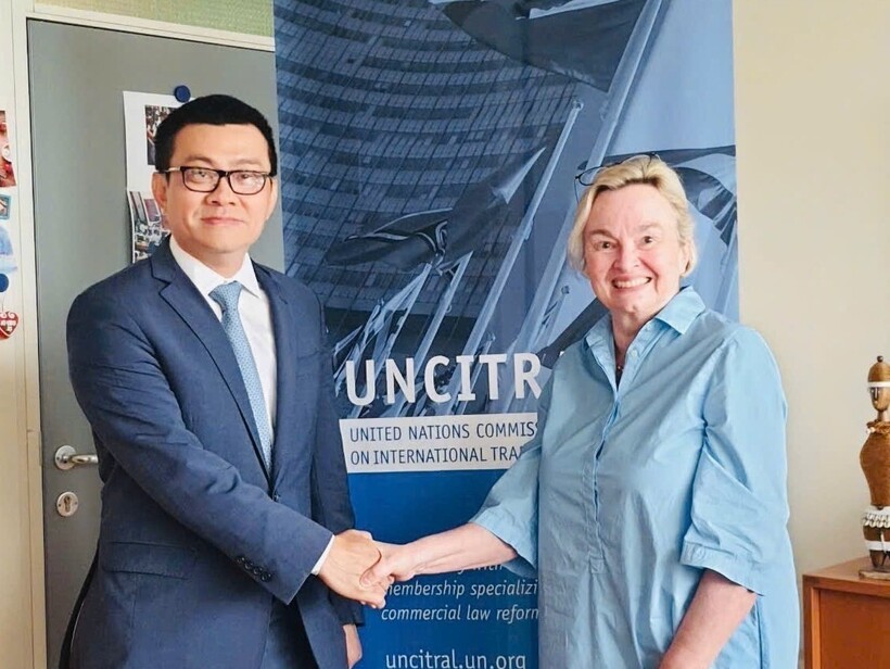 Đại sứ Vũ Lê Thái Hoàng và bà Anna Joubin-Bret, Thư ký Ủy ban Luật Thương mại quốc tế của Liên hợp quốc (UNCITRAL). Ảnh: TTXVN