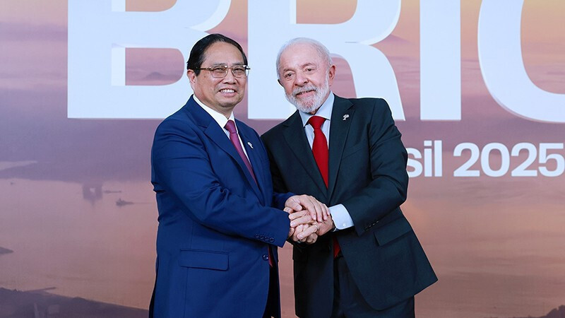 Tổng thống Brazil Lula da Silva đón Thủ tướng Phạm Minh Chính tham dự Hội nghị Thượng đỉnh BRICS mở rộng năm 2025. Ảnh: TTXVN