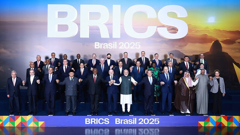 Thủ tướng Phạm Minh Chính và các trưởng đoàn tham dự Hội nghị Thượng đỉnh BRICS mở rộng năm 2025 chụp ảnh chung. Ảnh: TTXVN