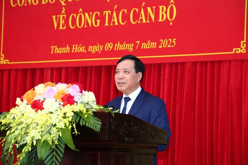 Ông Lại Thế Nguyên, Phó Bí thư Thường trực Tỉnh ủy, Chủ tịch HĐND tỉnh, Trưởng Đoàn ĐBQH tỉnh Thanh Hóa phát biểu giao nhiệm vụ. Ảnh: Quốc Hương