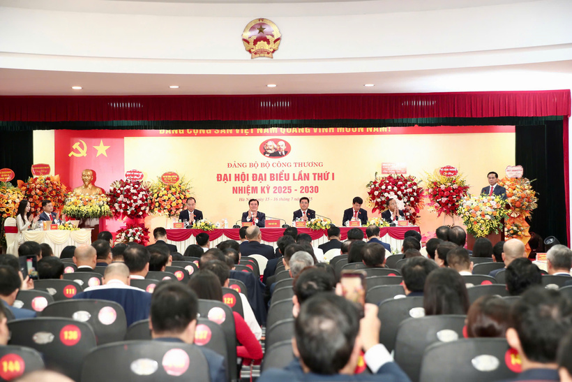 Ủy viên Trung ương Đảng, Uỷ viên Ban Thường vụ Đảng uỷ Chính phủ, Phó Thủ tướng Chính phủ Bùi Thanh Sơn tham dự và phát biểu chỉ đạo tại Đại hội đại biểu Đảng bộ Bộ Công Thương lần thứ nhất, nhiệm kỳ 2025 - 2030