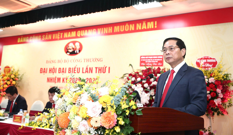 Ủy viên Trung ương Đảng, Uỷ viên Ban Thường vụ Đảng uỷ Chính phủ, Phó Thủ tướng Chính phủ Bùi Thanh Sơn nhấn mạnh, Bộ Công Thương đã phấn đấu “hơn 100% sức lực”, đóng góp toàn diện vào kết quả phát triển kinh tế - xã hội