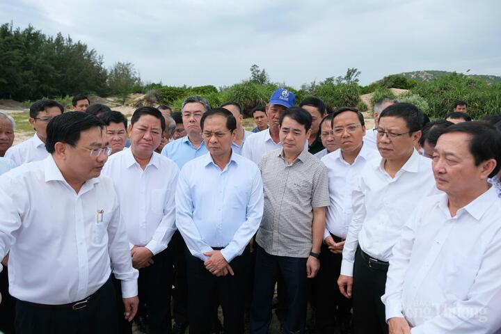 Phó Thủ tướng Chính phủ Bùi Thanh Sơn dẫn đầu Đoàn công tác Trung ương đã tới thăm, kiểm tra thực tế các địa điểm quy hoạch Nhà máy điện hạt nhân Ninh Thuận 2