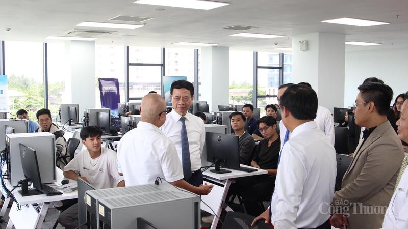 Thăm lớp đào tạo thiết kế vi mạch VLSI – Physical Design