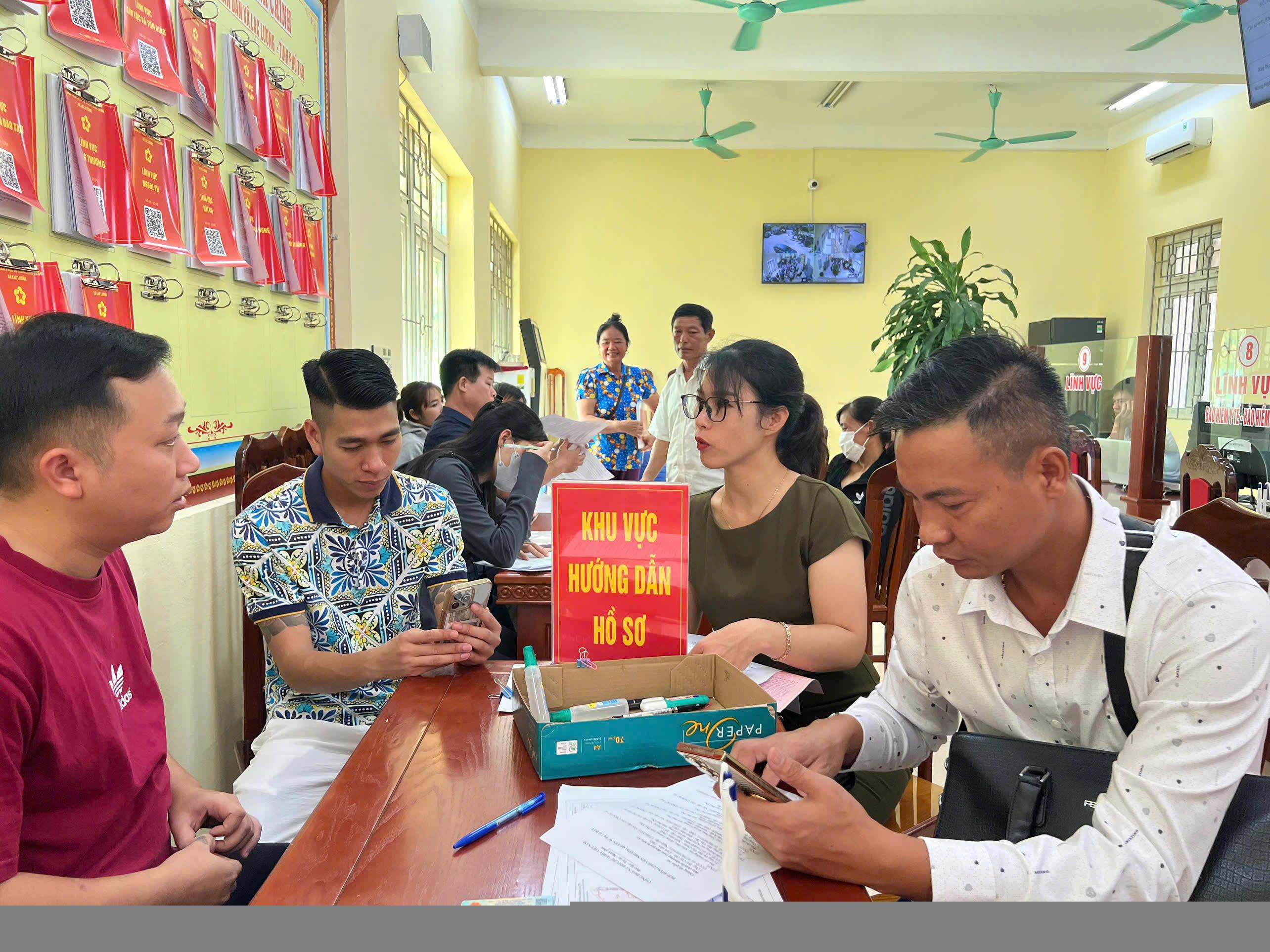 Sau 1 tháng vận hành, chính quyền địa phương 2 cấp đã hoạt động cơ bản thông suốt. Ảnh: Đình Dũng