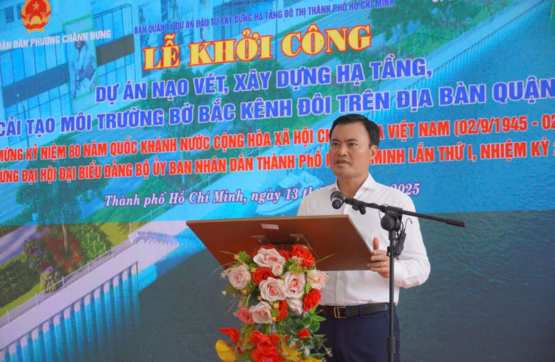 Ông Bùi Xuân Cường, Phó Chủ tịch UBND TP. Hồ Chí Minh, phát biểu tại lễ khởi công dự án. Ảnh: Minh Khuê.