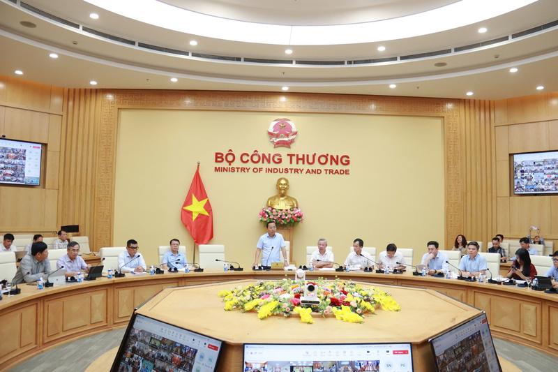 Thứ trưởng Nguyễn Hoàng Long chủ trì hội nghị. Ảnh Thanh Tuấn