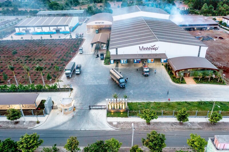 Nhờ mô hình liên kết với doanh nghiệp, thu nhập của người trồng cà phê tăng từ 15-20% so với trước (Ảnh: Vĩnh Hiệp)