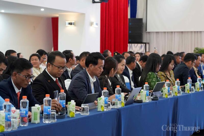 Các đại biểu dự sự kiện. Ảnh: Nguyễn Ngọc