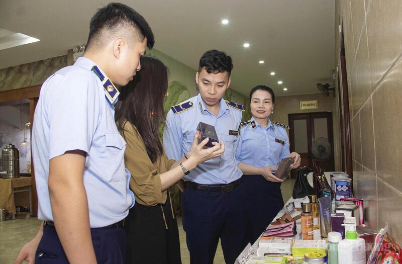 Hội viên VACIP Hiệp hội hướng dẫn cách phân biệt hàng giả, hàng nhái đối với một số sản phẩm.