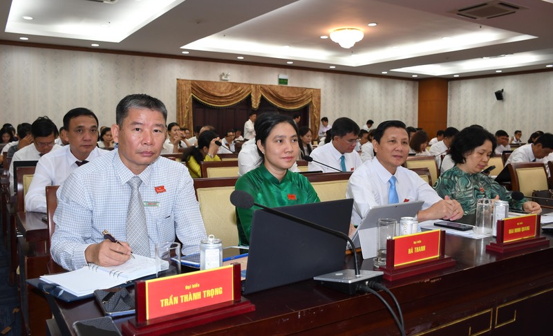 Các đại biểu tập trung thảo luận, cho ý kiến và thông qua các quyết nghị quan trọng tại kỳ họp. Ảnh: Thanh Minh.