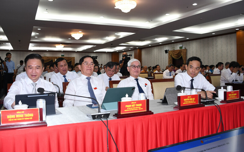 Ông Trần Lưu Quang - Bí thư Thành ủy TP. Hồ Chí Minh và các đại biểu tham dự kỳ họp thứ 4 HĐND thành phố khóa X. Ảnh: Thanh Minh.