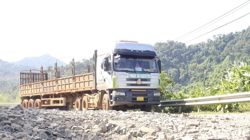 Quốc lộ 14D nối TP. Đà Nẵng lên cặp cửa khẩu quốc tế Nam Giang (TP. Đà Nẵng) - Đắc Tà Ọoc (tỉnh Sê Kông, Lào). Ảnh: Bình An