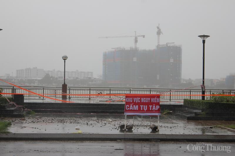 Đặt biển cảnh báo ở các điểm sạt lở