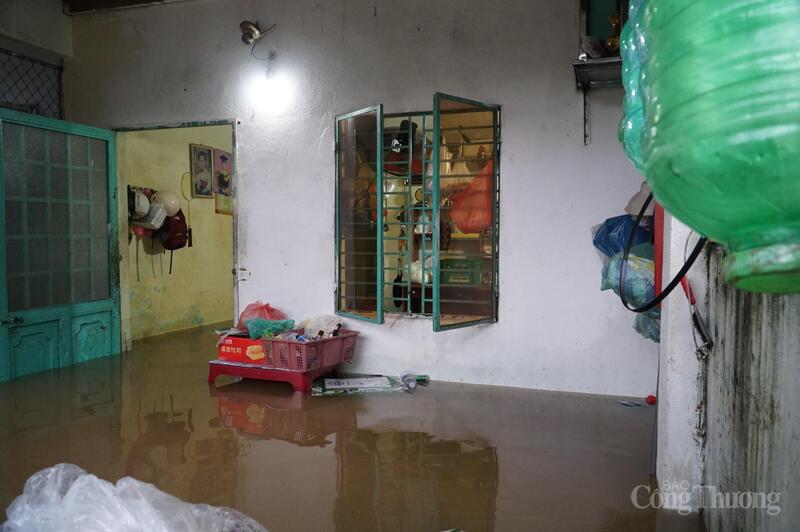 Nhà người dân ngập sâu