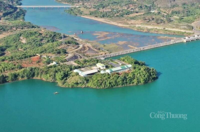 Các nhà máy thủy điện, hồ thủy lợi được yêu cầu thực hiện xả nước mức tối đa. Ảnh: Hiền Mai