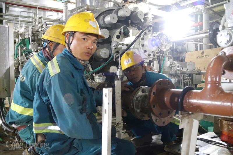 Các đội thi công đang dồn lực vào những chi tiết cuối cùng, hướng đến mốc chạy thử theo đúng kế hoạch. Ảnh: Thanh Tuấn