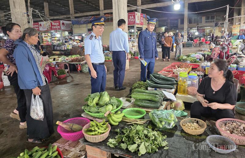 Hà Tĩnh: Đảm bảo nguồn cung, bình ổn giá cả dịp Tết dương lịch 2026 - 1