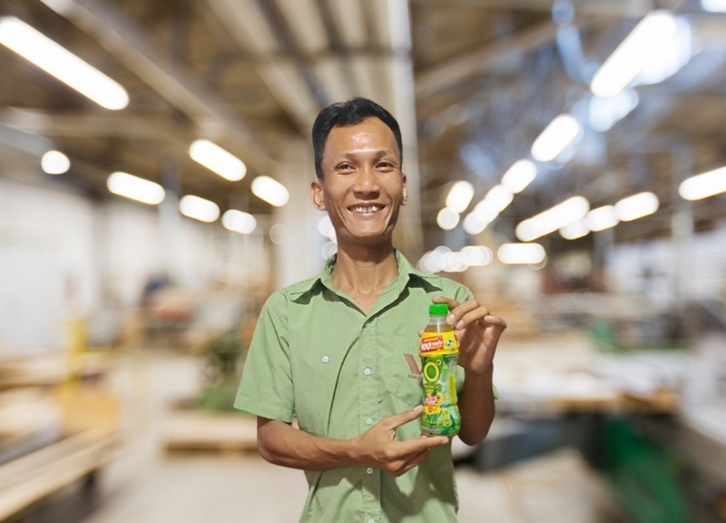 Khách hàng may mắn trúng thưởng 100 triệu đồng trong Chương trình khuyến mại hè 2025 “Không Độ hè không stress”