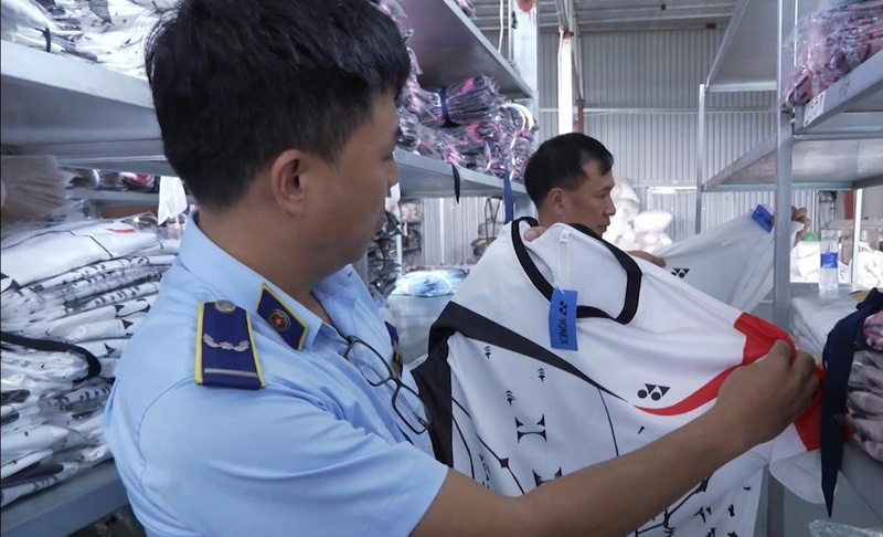 Lực lượng Quản lý thị trường cả nước phát hiện, xử lý 23.402 vụ vi phạm trong năm 2025. Ảnh: Lưu Quyên