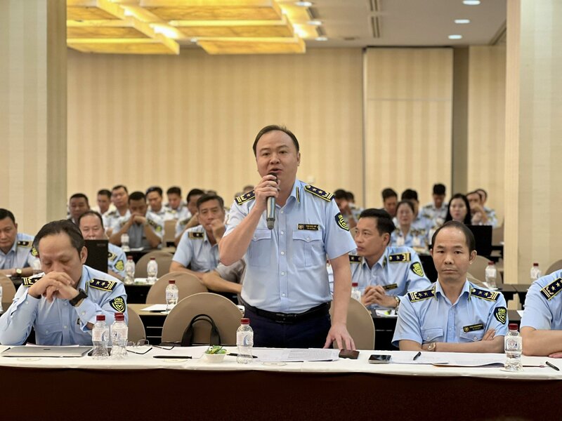 Ông Phạm Ngọc Sơn, Chi Cục trưởng Chi cục Quản lý thị trường TP. Đà Nẵng phát biểu tham luận tại hội nghị. Ảnh: Lưu Quyên