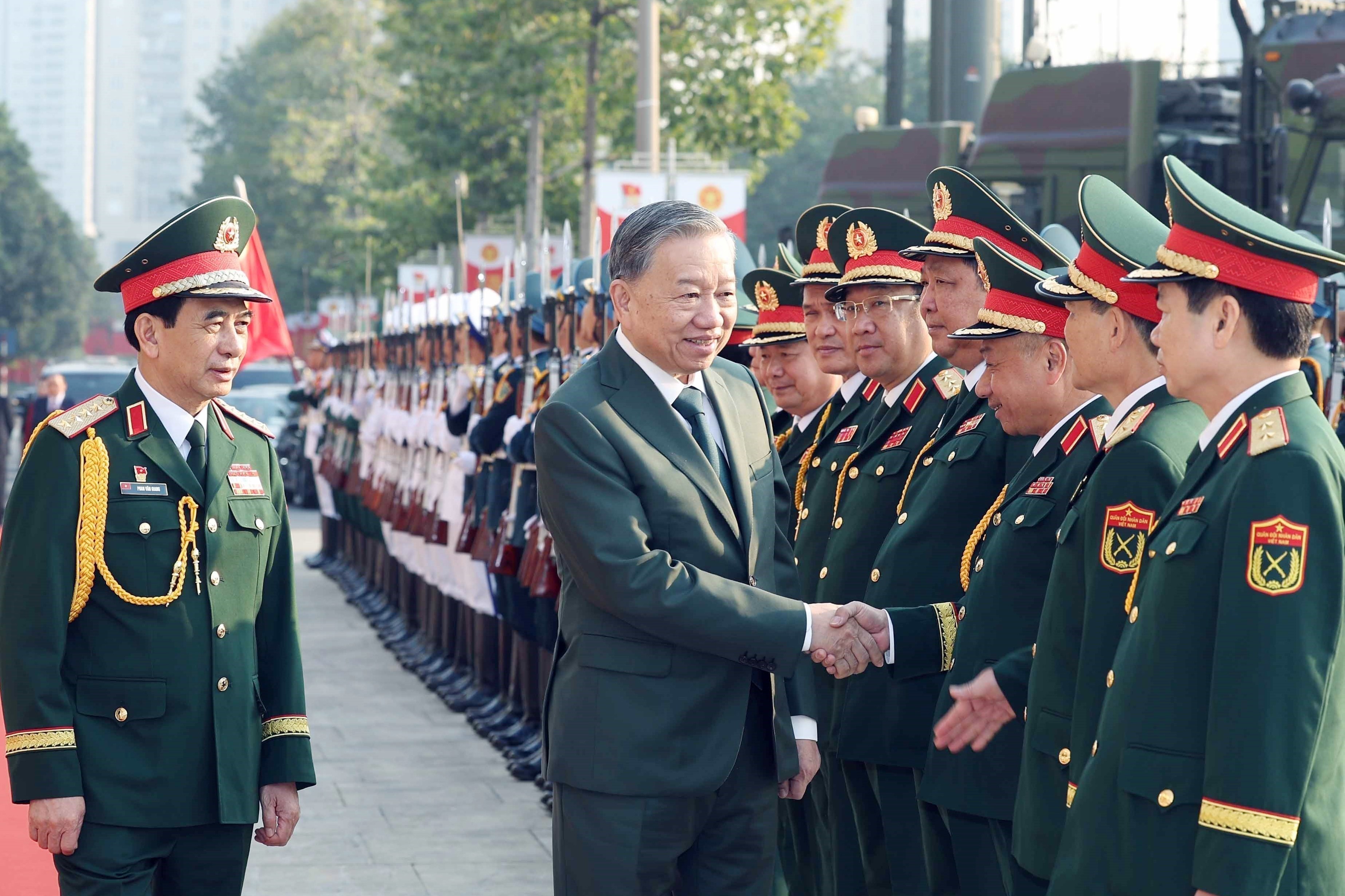 Quân đội Nhân dân vững bước dưới cờ Đảng quang vinh Quân đội Nhân dân vững bước dưới cờ Đảng quang vinh