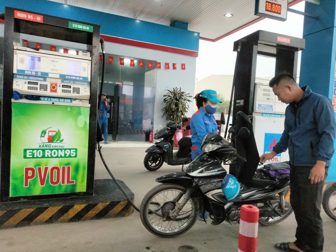 VPI dự báo giá xăng giảm mạnh trong kỳ điều hành ngày 25/12 VPI dự báo giá xăng giảm mạnh trong kỳ điều hành ngày 25/12