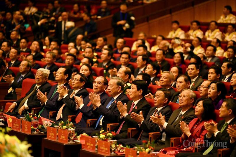 Tổng Bí thư Tô Lâm cùng các đồng chí lãnh đạo, nguyên lãnh đạo Đảng, Nhà nước dự Đại hội. Ảnh: Nam Nguyễn