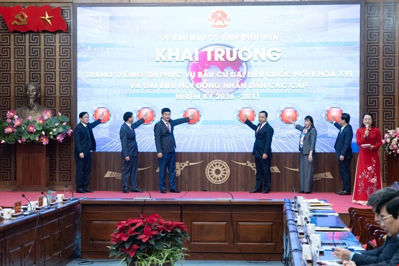 Phó Chủ tịch Quốc hội Vũ Hồng Thanh cùng lãnh đạo tỉnh Điện Biên bấm nút khai trương Trang thông tin phục vụ bầu cử đại biểu Quốc hội khoá XVI và đại biểu HĐND các cấp nhiệm kỳ 2026 - 2031.