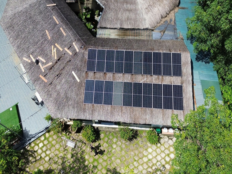 Công trình hệ thống điện mặt trời mái nhà của Khu du lịch Pá Uôn Ecolakes, xã Quỳnh Nhai