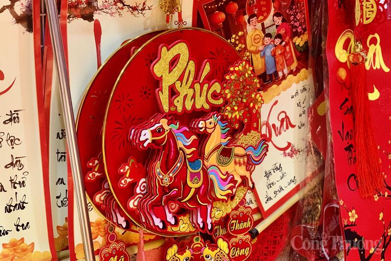 Nguồn hàng hóa trang trí nhà cửa phong phú, đa dạng.