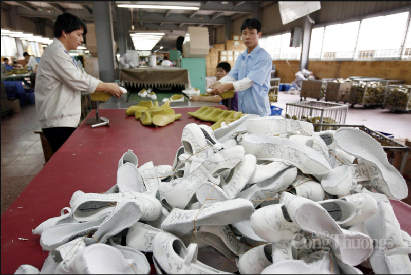 Sản xuất và xuất khẩu sản phẩm da giày, túi xách năm 2025 giữ ổn định tăng trưởng. Ảnh: Nguyễn Nam