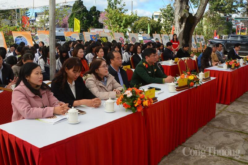 Quang cảnh lễ khai mạc Hội sách, báo và triển lãm ảnh xuân Bính Ngọ 2026. Ảnh: Minh An