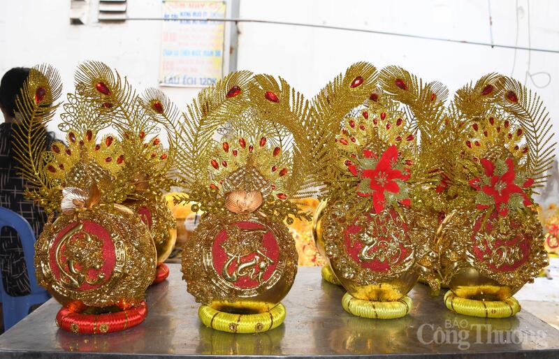 Mẫu dừa "Song Long Tài Lộc” và “Bát mã truy phong” lượng khách mua tăng cao hơn 30 - 35% so với các mẫu dừa khác.