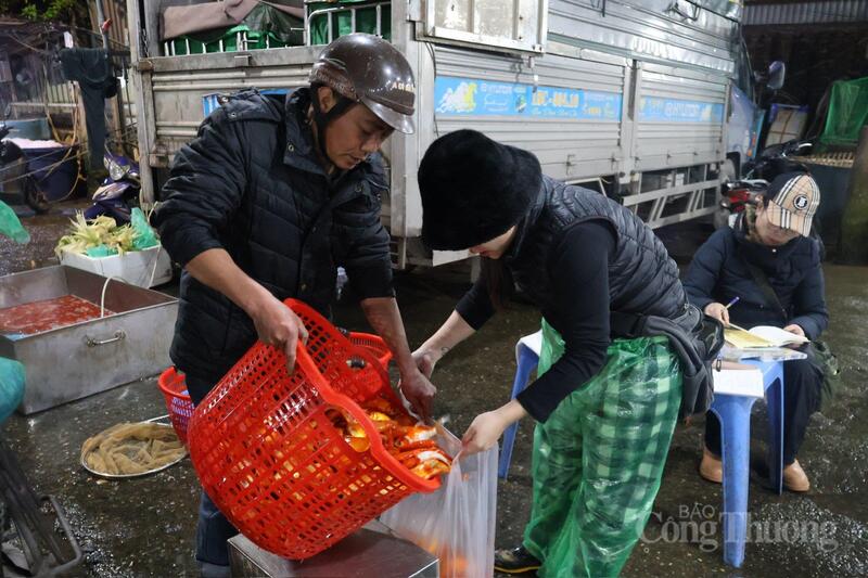 Chợ cá lớn nhất miền Bắc nhộn nhịp trong ngày tiễn ông Công ông Táo - 10