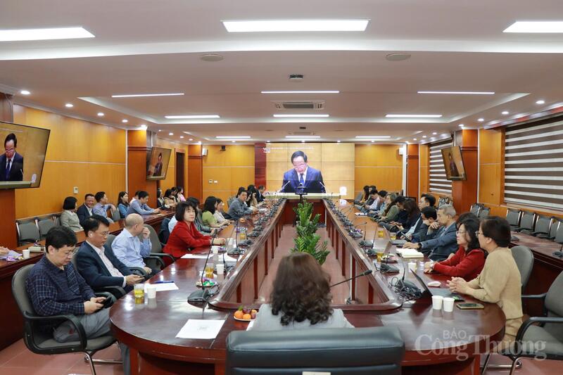 Các đại biểu nghe chuyên đề "Nội dung trọng tâm, cốt lõi của Nghị quyết số 80-NQ/TW, ngày 7/1/2026 của Bộ Chính trị về phát triển văn hóa Việt Nam" do đồng chí Trịnh Văn Quyết, Ủy viên Bộ Chính trị, Bí thư Trung ương Đảng, Trưởng ban Tuyên giáo và Dân vận Trung ương truyền đạt.