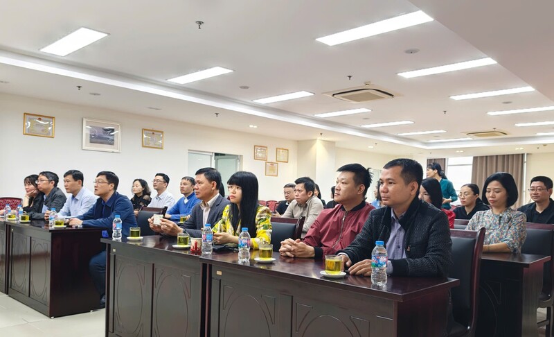 Đảng bộ Trung tâm thông tin Công nghiệp và Thương mại nghiên cứu, học tập, quán triệt và triển khai thực hiện Nghị quyết số 79-NQ/TW của Bộ Chính trị về phát triển kinh tế nhà nước; Nghị quyết số 80-NQ/TW của Bộ Chính trị về phát triển văn hóa Việt Nam.