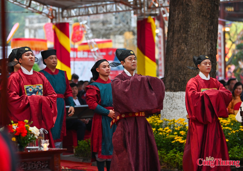 Lễ dâng hương khai xuân Bính Ngọ 2026 được thực hiện theo nghi thức cung đình kết hợp yếu tố lễ hội dân gian truyền thống, bảo đảm tính chuẩn mực, trang nghiêm, giàu bản sắc và giá trị giáo dục lịch sử - văn hóa sâu sắc.