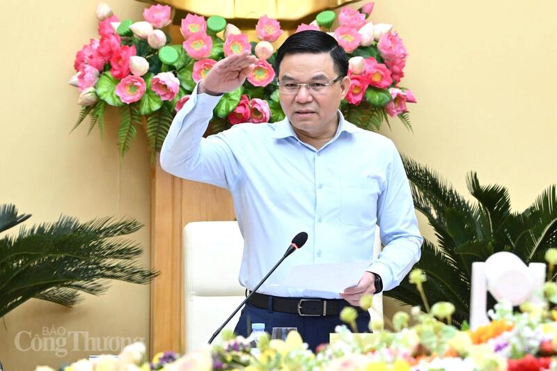 Quyền Bộ trưởng Lê Mạnh Hùng phát biểu chỉ đạo tại buổi làm việc. Ảnh: Cấn Dũng