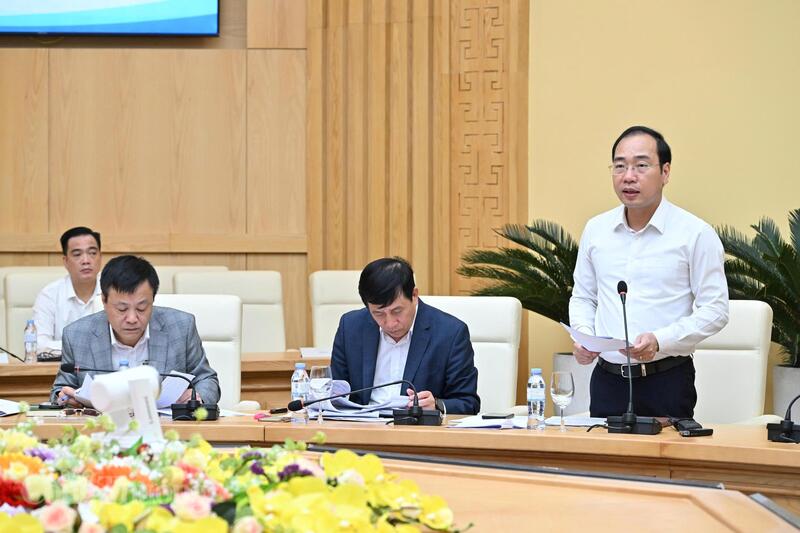 Vụ trưởng Vụ Tổ chức cán bộ Trần Quang Huy báo cáo về thực trạng văn hóa công vụ ngành Công Thương. Ảnh: Cấn Dũng