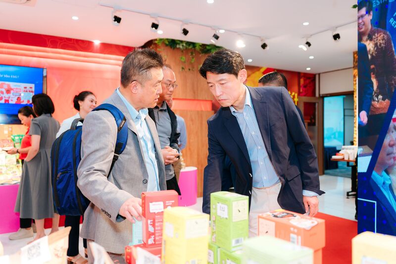 Đại diện các doanh nghiệp tích cực kết nối, tìm kiếm cơ hội hợp tác.